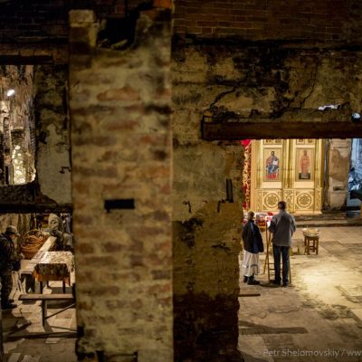 Easter mass in destroyed Orthodox church in Petrovskiy district of Donetsk