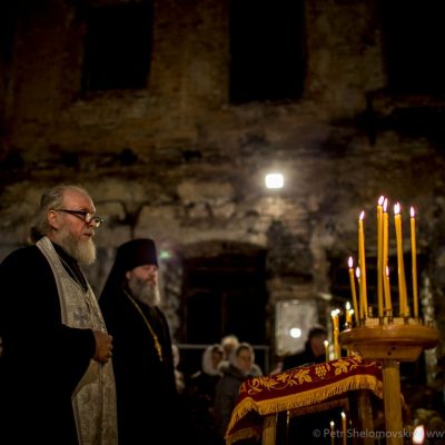 Orthodox priest carries on the Easter mass in destroyed church in Petrovskiy district of Donetsk