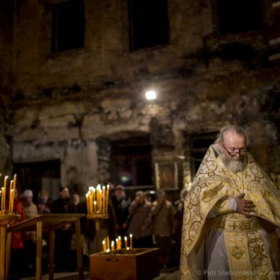 Orthodox priest carries on the Easter mass in destroyed church in Petrovskiy district of Donetsk